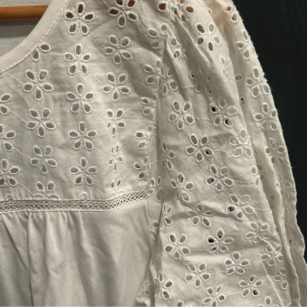 J Crew Woman’s white eyelet puff-sleeve top, Boho Feminine Cotton Coastal